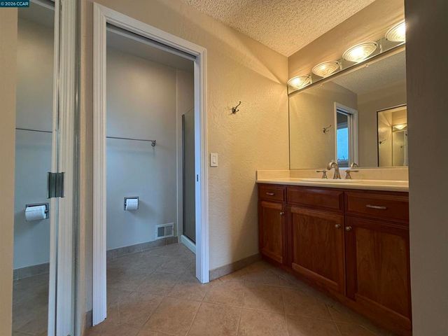 2849 Saint Joseph Dr, Concord, CA 94518