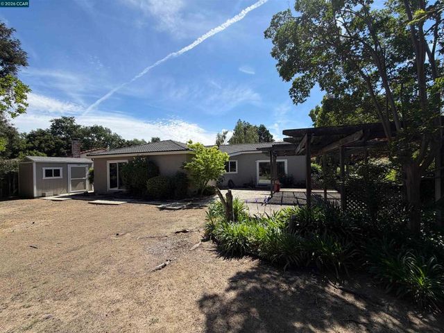 2849 Saint Joseph Dr, Concord, CA 94518