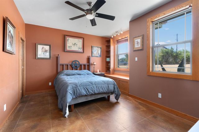 650 Farris Ranch RD, Georgetown, TX 78633