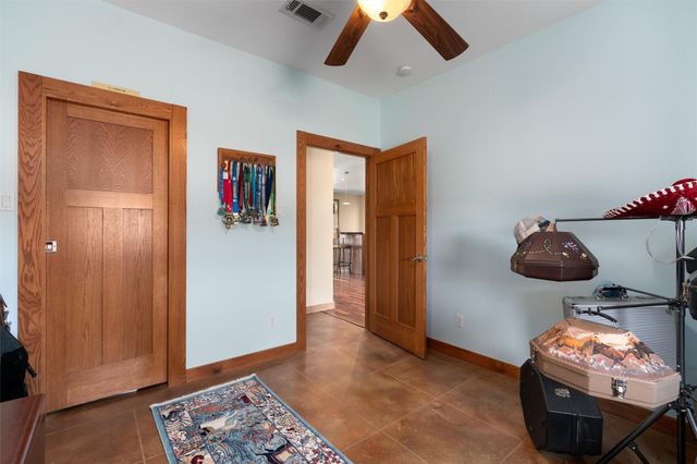 650 Farris Ranch RD, Georgetown, TX 78633
