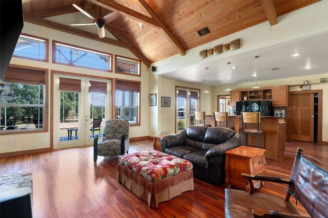 650 Farris Ranch RD, Georgetown, TX 78633