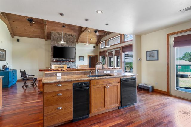 650 Farris Ranch RD, Georgetown, TX 78633