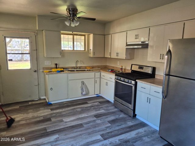 1423 E VIRGINIA Avenue, Phoenix, AZ 85006