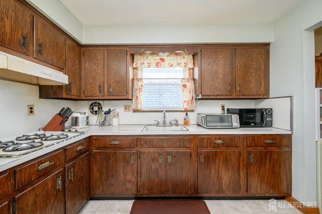 2 Carlton Street, Carteret, NJ 07008