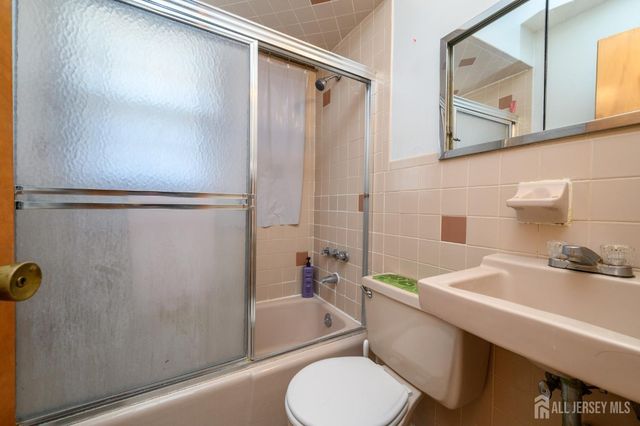 2 Carlton Street, Carteret, NJ 07008