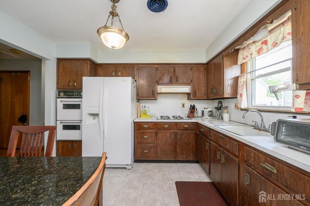2 Carlton Street, Carteret, NJ 07008