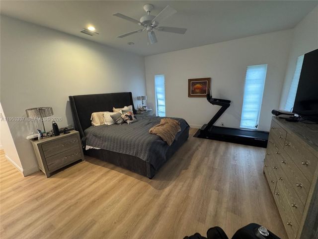 3911 SW 56th Ct, Dania Beach, FL 33312