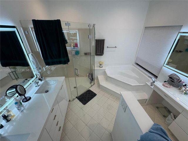 3911 SW 56th Ct, Dania Beach, FL 33312