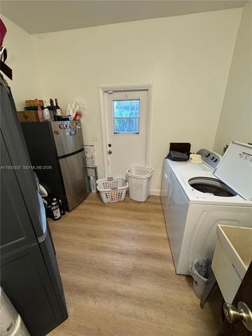 3911 SW 56th Ct, Dania Beach, FL 33312