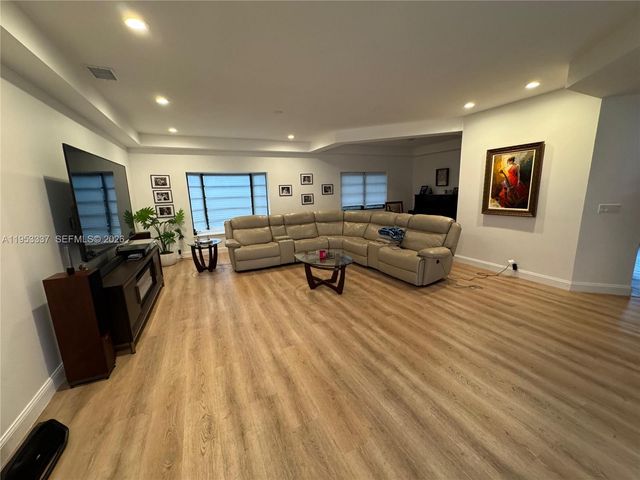 3911 SW 56th Ct, Dania Beach, FL 33312