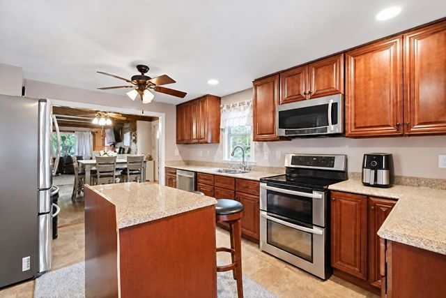 28 Dalton Pl, Springfield, MA 01109