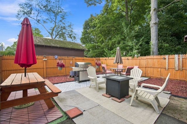 28 Dalton Pl, Springfield, MA 01109