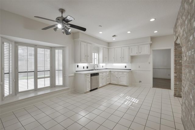 8015 Pinehurst Trail Circle, Humble, TX 77346