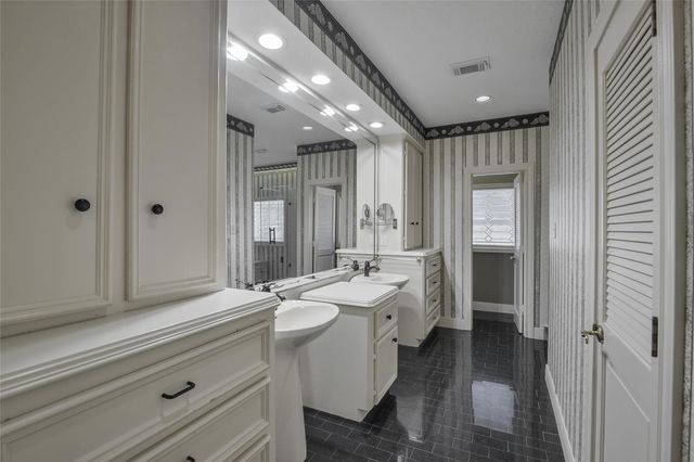 8015 Pinehurst Trail Circle, Humble, TX 77346