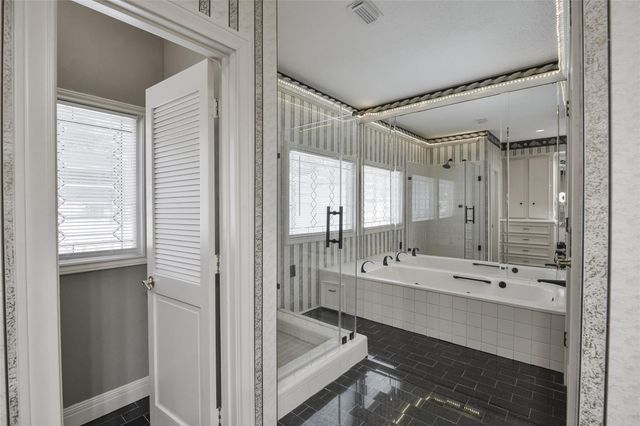 8015 Pinehurst Trail Circle, Humble, TX 77346