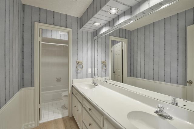 8015 Pinehurst Trail Circle, Humble, TX 77346