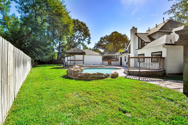 8015 Pinehurst Trail Circle, Humble, TX 77346