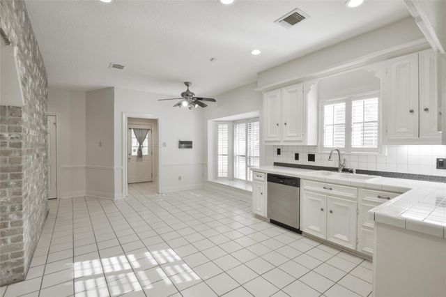 8015 Pinehurst Trail Circle, Humble, TX 77346