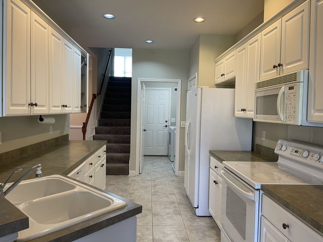 215 Stoners Glen Ct, Hermitage, TN 37076