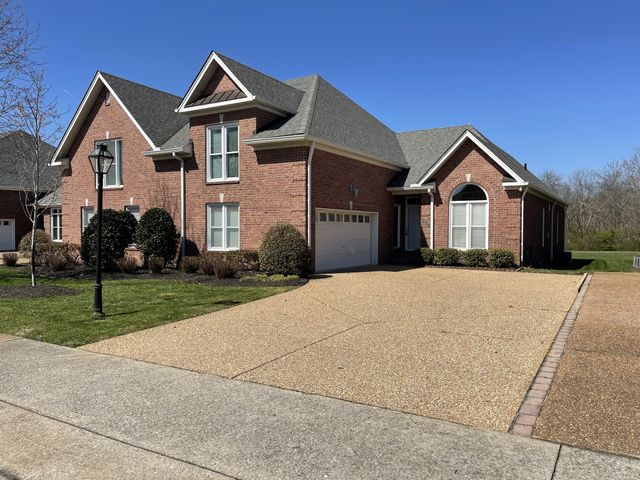 215 Stoners Glen Ct, Hermitage, TN 37076