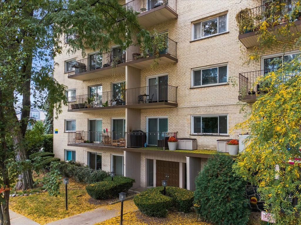 8630 Ferris Avenue 404, Morton Grove, IL 60053 — exterior
