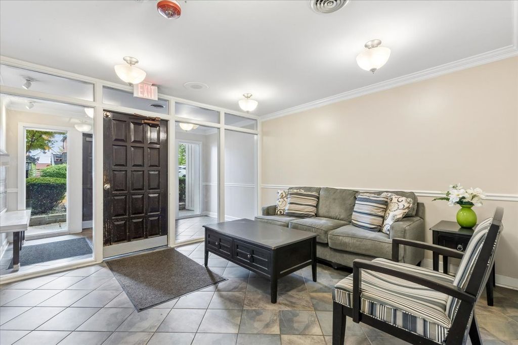 8630 Ferris Avenue 404, Morton Grove, IL 60053 — photo 2