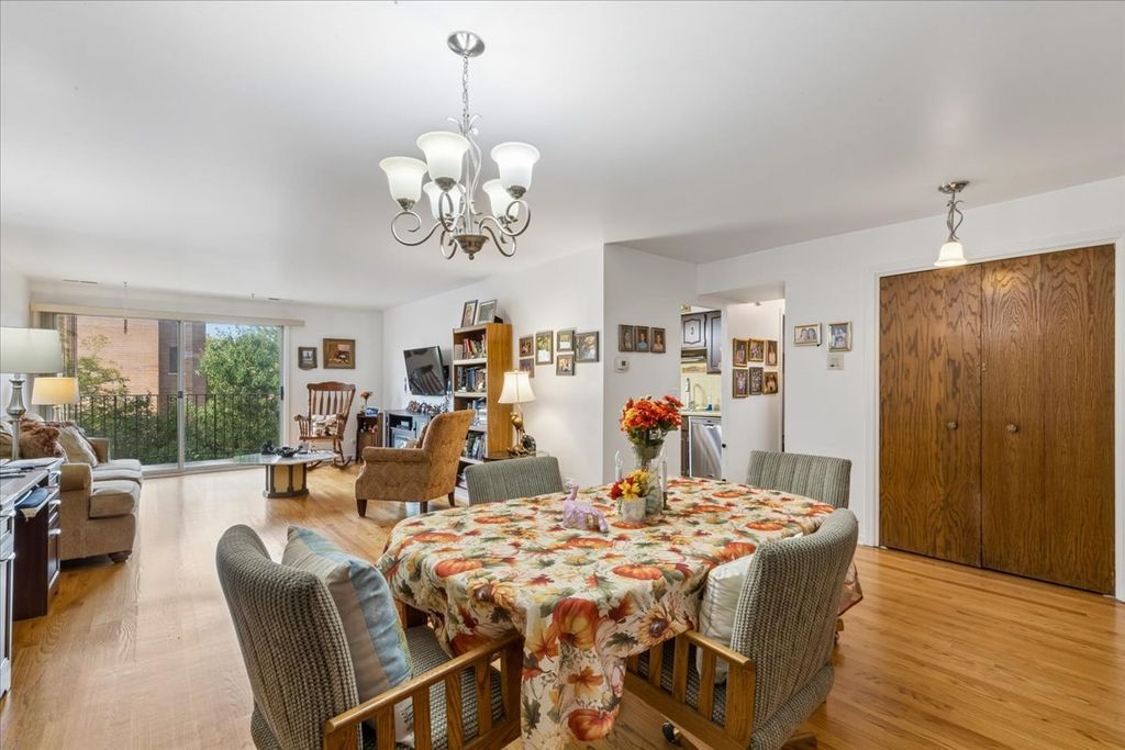 8630 Ferris Avenue 404, Morton Grove, IL 60053 — photo 3