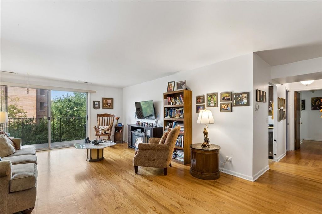 8630 Ferris Avenue 404, Morton Grove, IL 60053 — photo 4