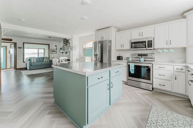 2210 WESTWIND ROAD, Oshkosh, WI 54904