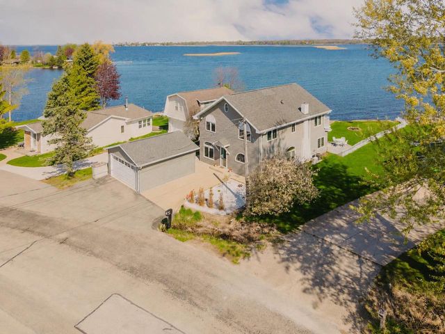 2210 WESTWIND ROAD, Oshkosh, WI 54904