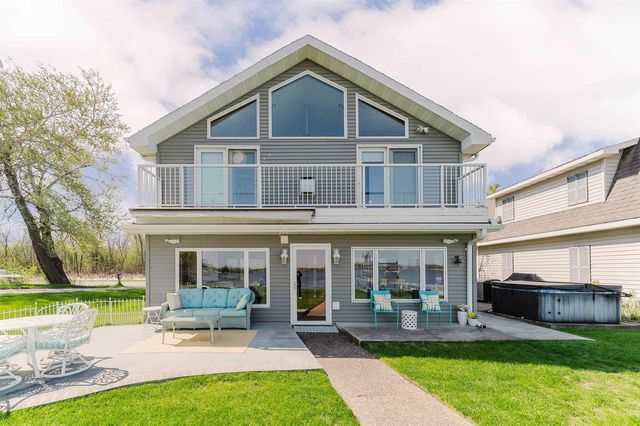 2210 WESTWIND ROAD, Oshkosh, WI 54904