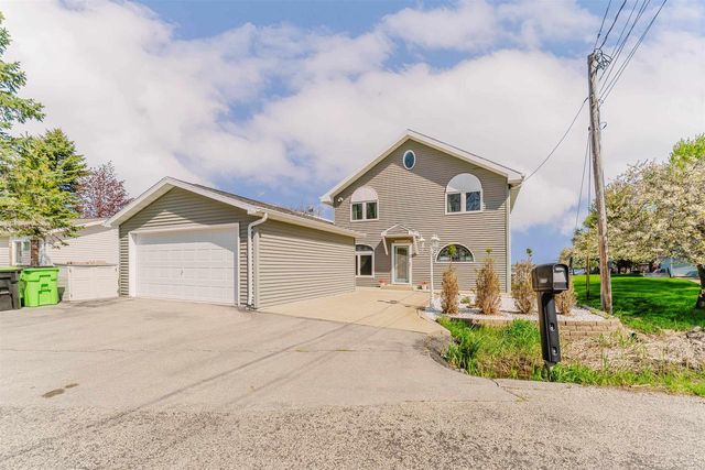 2210 WESTWIND ROAD, Oshkosh, WI 54904