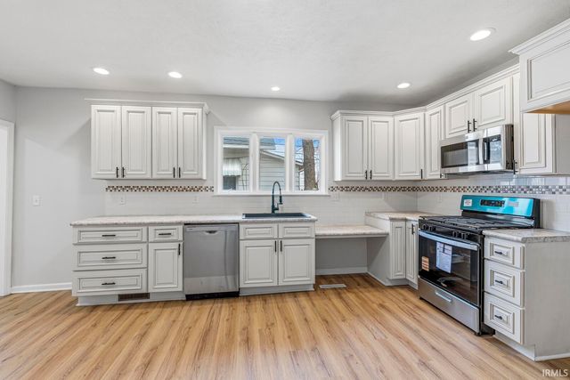 930 S 28th Street, South Bend, IN 46615