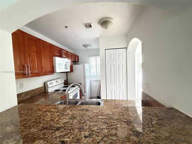 7995 NW 8th St 109C, Miami, FL 33126