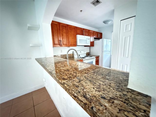 7995 NW 8th St 109C, Miami, FL 33126