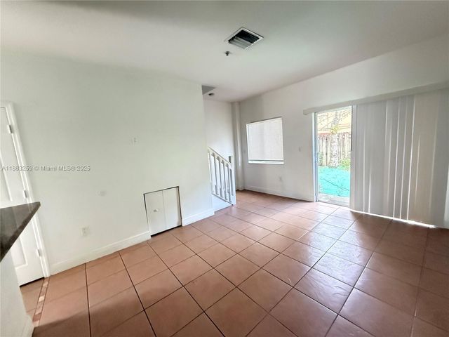 7995 NW 8th St 109C, Miami, FL 33126