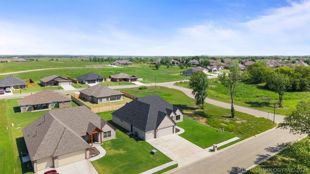5822 Brandon Court, Bartlesville, OK 74006
