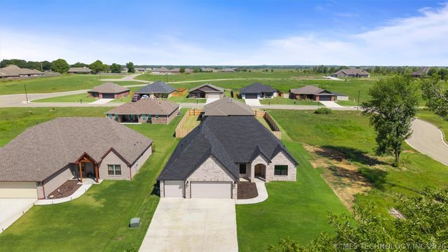 5822 Brandon Court, Bartlesville, OK 74006