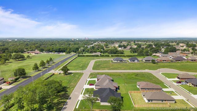 5822 Brandon Court, Bartlesville, OK 74006