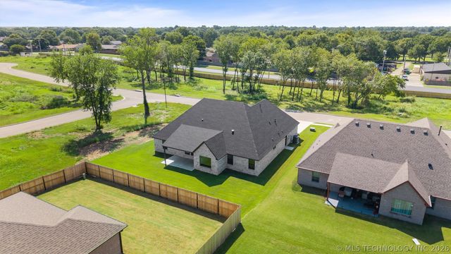 5822 Brandon Court, Bartlesville, OK 74006