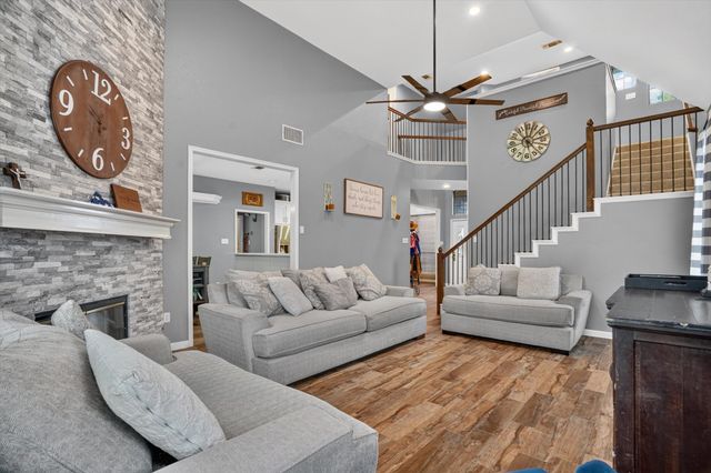 813 Cardinal Ridge Road, Burleson, TX 76028