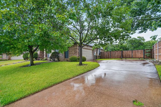 813 Cardinal Ridge Road, Burleson, TX 76028