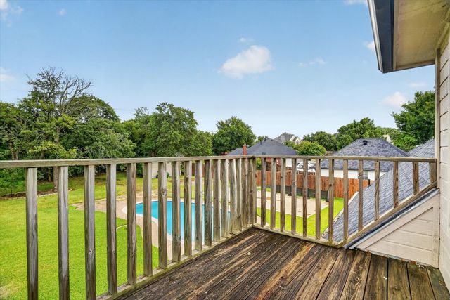 813 Cardinal Ridge Road, Burleson, TX 76028