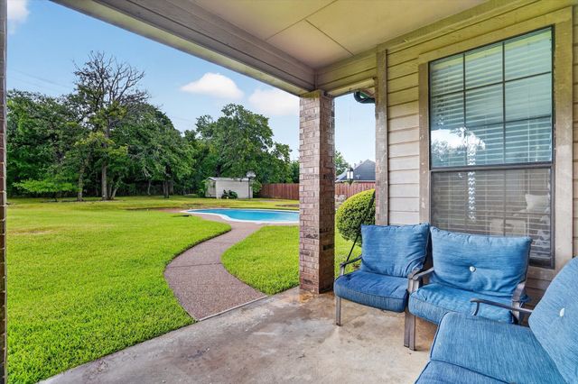 813 Cardinal Ridge Road, Burleson, TX 76028