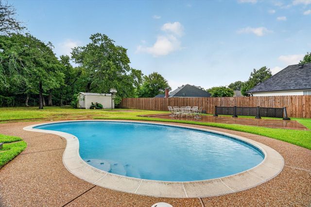 813 Cardinal Ridge Road, Burleson, TX 76028