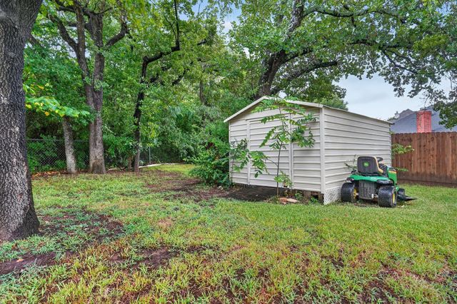 813 Cardinal Ridge Road, Burleson, TX 76028