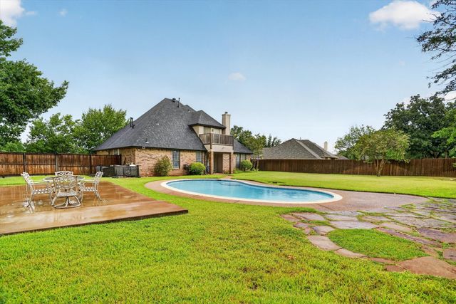 813 Cardinal Ridge Road, Burleson, TX 76028