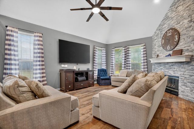 813 Cardinal Ridge Road, Burleson, TX 76028
