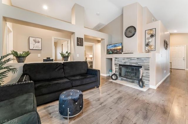 6669 Lucky Strike Way, Las Vegas, NV 89108