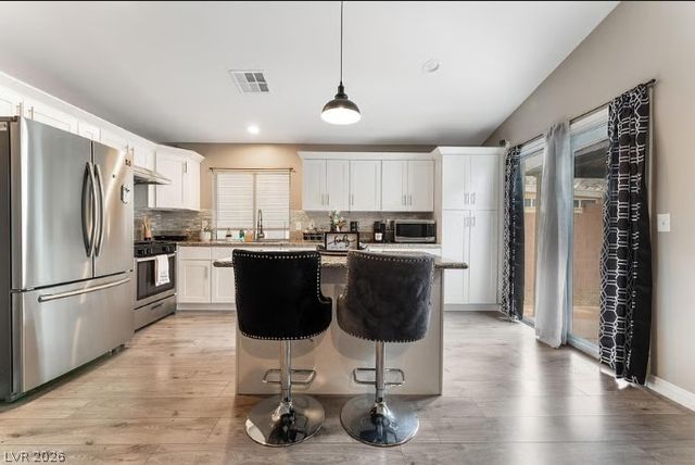 6669 Lucky Strike Way, Las Vegas, NV 89108